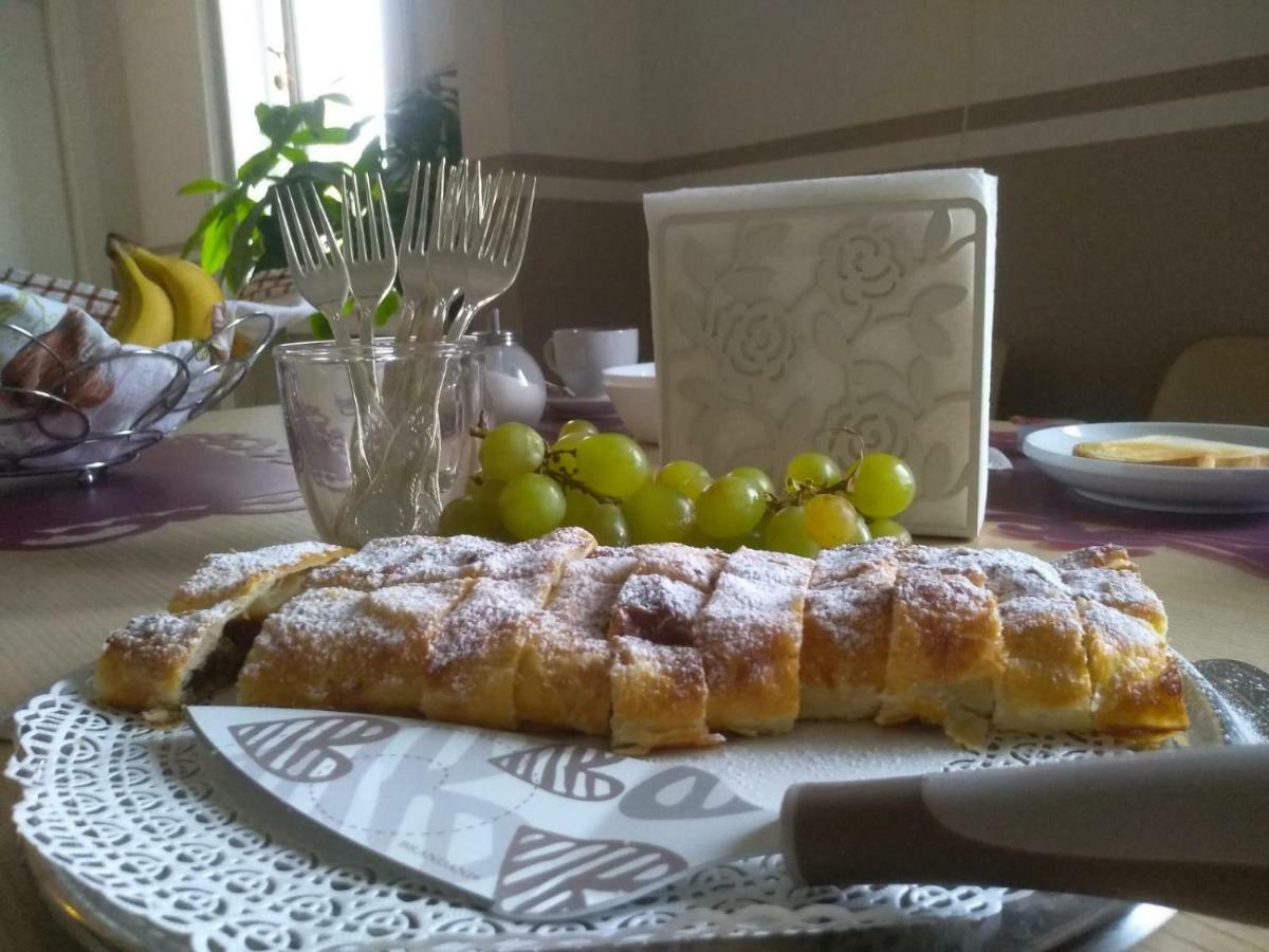 Zudecche 1 *